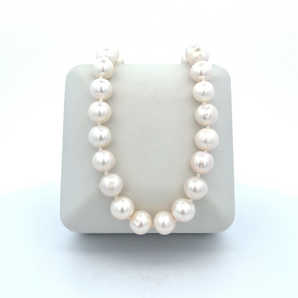 Lady's Pearl Necklace