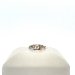 14k White Gold Engagement Ring with 0.51ct Round Center
