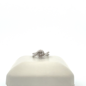14k White Gold Engagement Ring with Oval Center Mounting