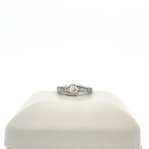14k White Gold Engagement Ring with Bezel Round Center
