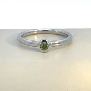 10K White Peridot Ring TGW: .14