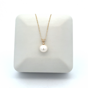 Lady's 14k Yellow Gold Pearl Necklace