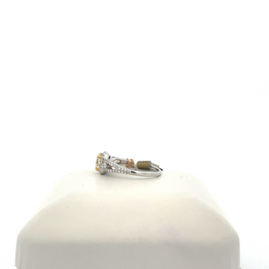 White 18 Karat Fashion Ring