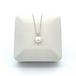 Lady's 14k White Gold Pearl Necklace