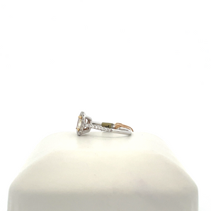 White 18 Karat Fashion Ring