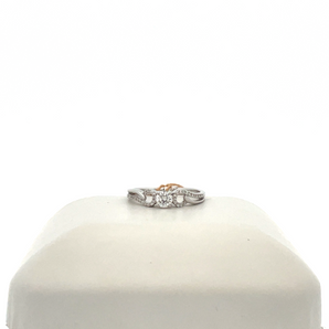 14k White Gold Engagement Ring with Round Center