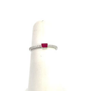 Lady's 18k White Gold Ring