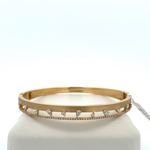 Lady's 14k Yellow Gold Bangle