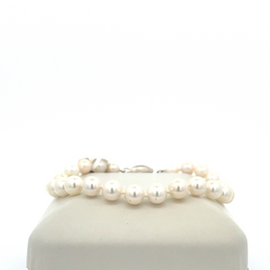 Lady's Pearl Bracelet