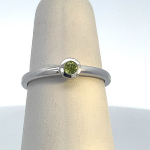 10K White Peridot Ring TGW: .14