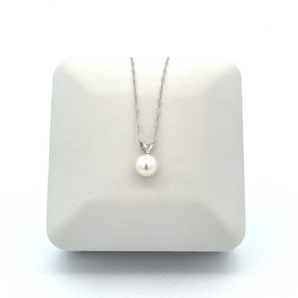 Lady's 14k White Gold Pearl Necklace