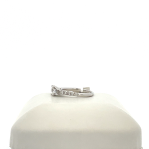 14k White Gold Engagement Ring with Round Center