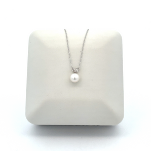 Lady's 14k White Gold Pearl Necklace