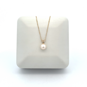 Lady's 14k Yellow Gold Pearl Necklace